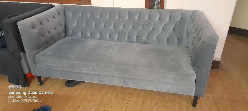 sofa like new 0