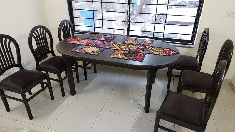 Dining table for sale 0