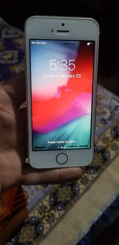 iPhone 5s for sale (32gb out class camra)03079436021 1