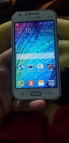 Samsung  j1  (2gb 8gb)