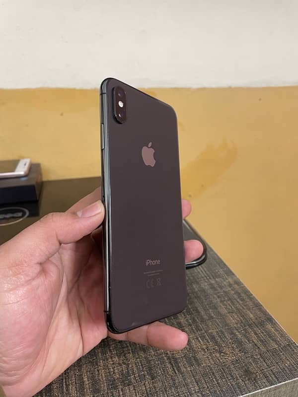 iPhone XS Max 6