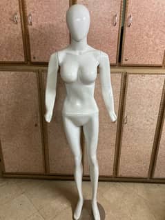 statue for cloth display with steel plate