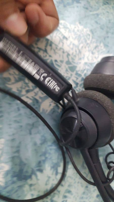 Plantronics and Audionic out of box headphones 3