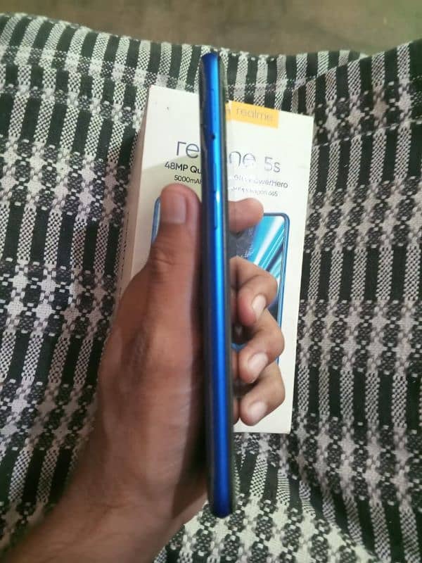 I am sell phone realmi s5 3