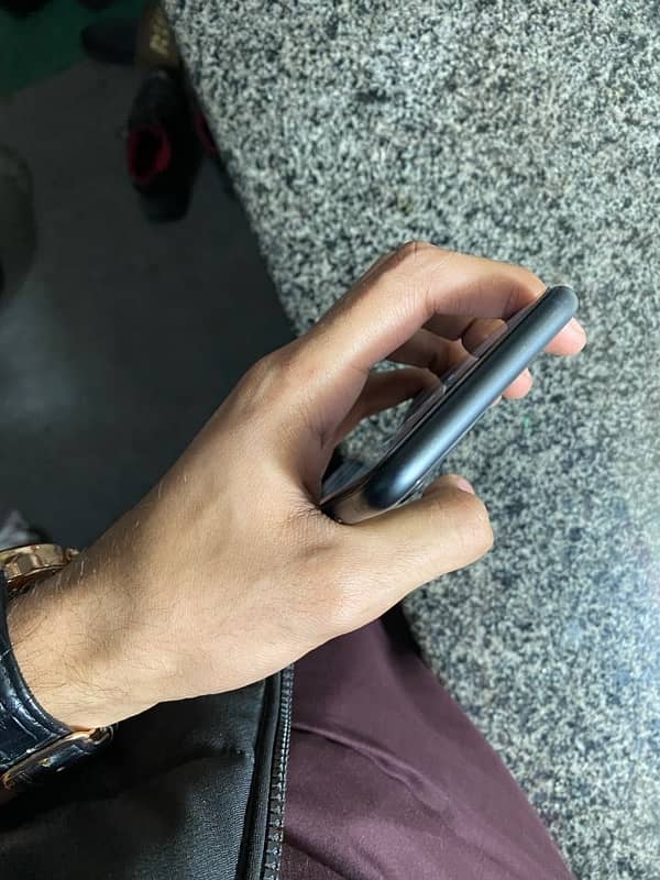 Iphone 11 Factory Unlocked non pta 64gb Black colour 5