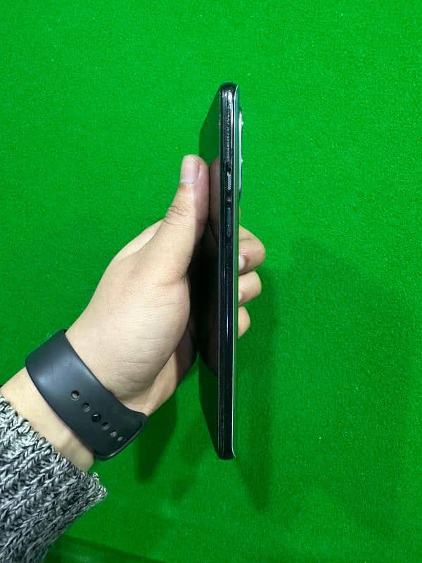 One Plus 9   12 GB 256 GB 3