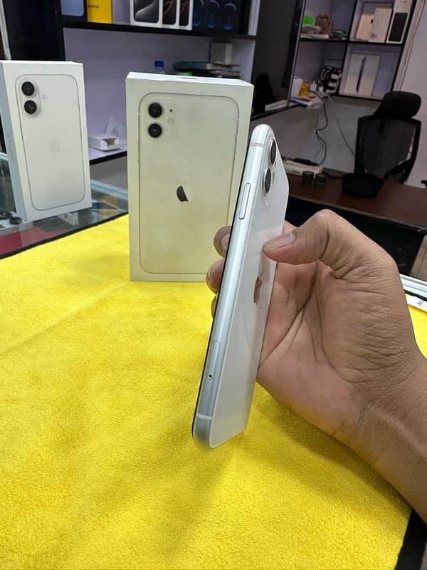 iPhone 11 64gb pta approved 3