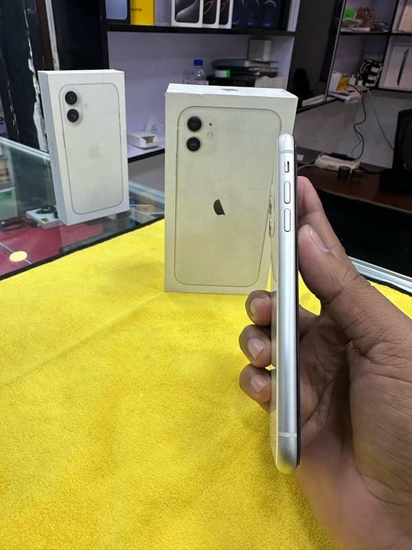 iPhone 11 64gb pta approved 4