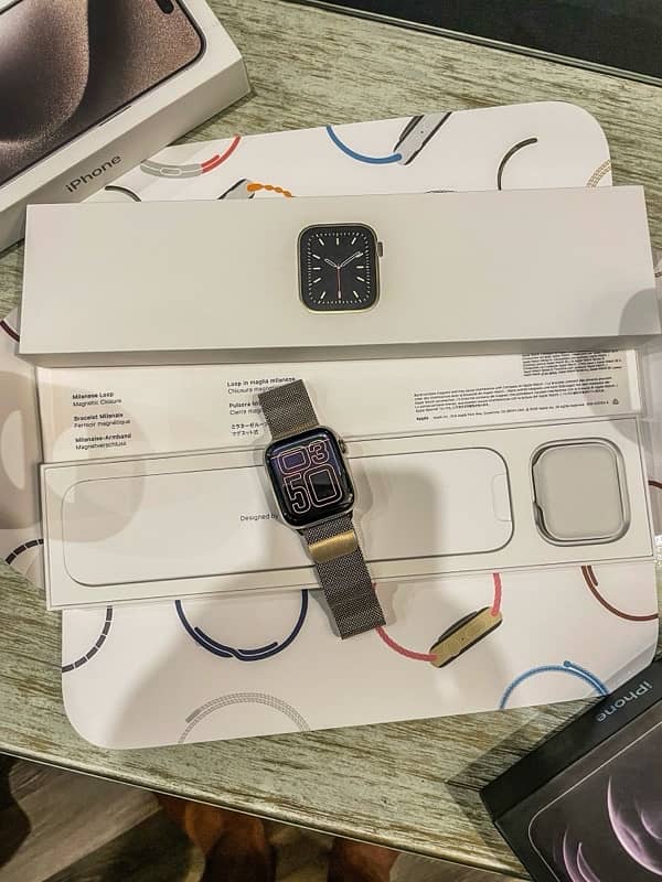 APPLE WATCH 6 GOLD STAINLESS STEEL 44MM 0