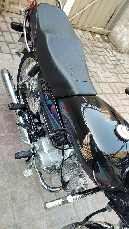 new bike hy abhi Sirf 6600 km Chali hy 4