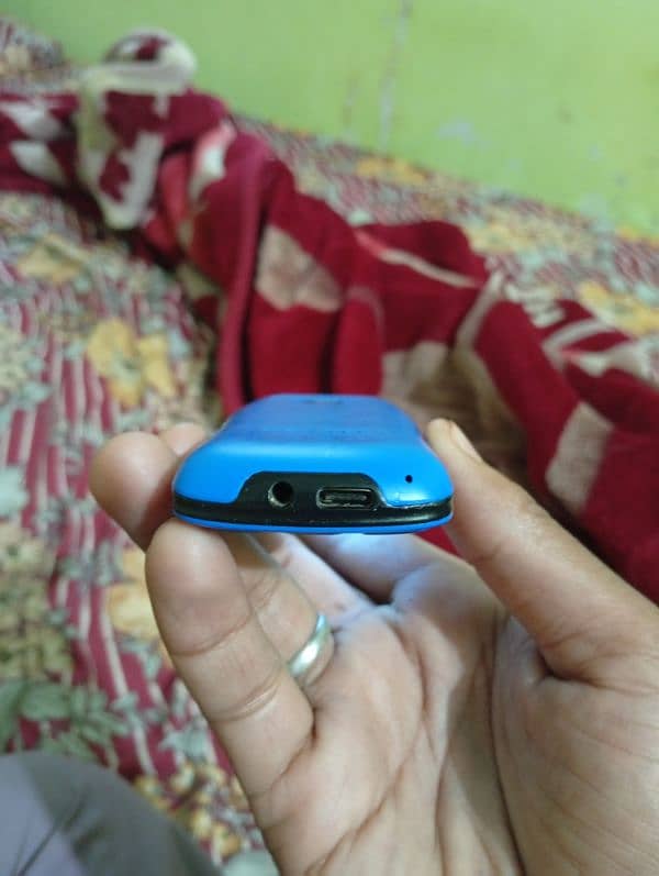 llbilkul new h.  koi khrabi NH jis Bhai KO chayi box charger sat h 2