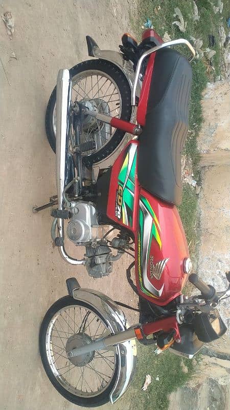 what's aap pe ajao agr kisi ne bike sale krni ho to03266119450 1