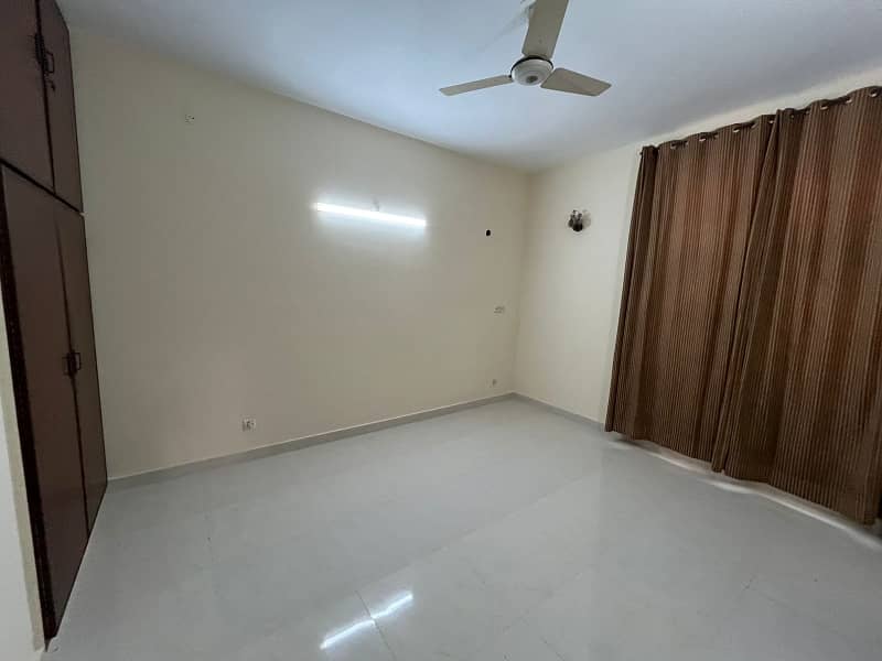 10 marla VIP location single storey near main commercial road for sale 4