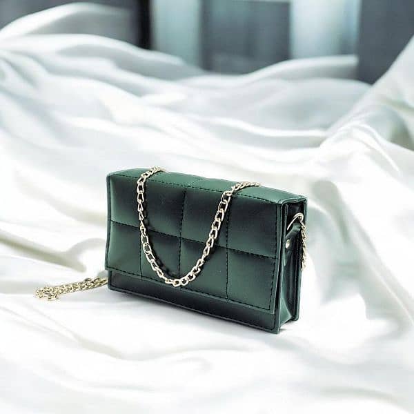 green colore  new arrival bag. for women. 1