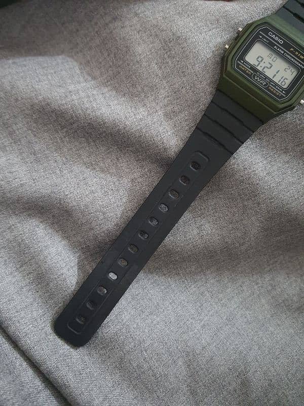 Casio F91 W. 4