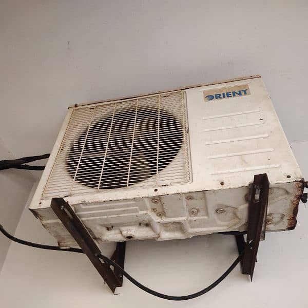 Running AC 1 ton available for sale with accessories 1