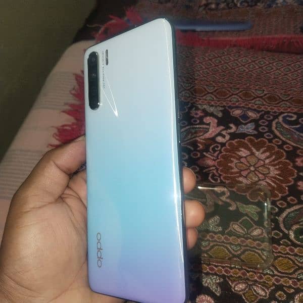 Oppo F15 /8,2560 argent for sale, mobile,box, charger hi 3