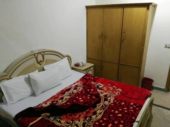 lahore thoker ucp hotel girls  family couple guests room daily monthly 0