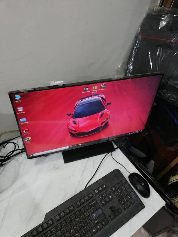 Dell 24" Borderless LED Monitor with Type-C Display Port 8