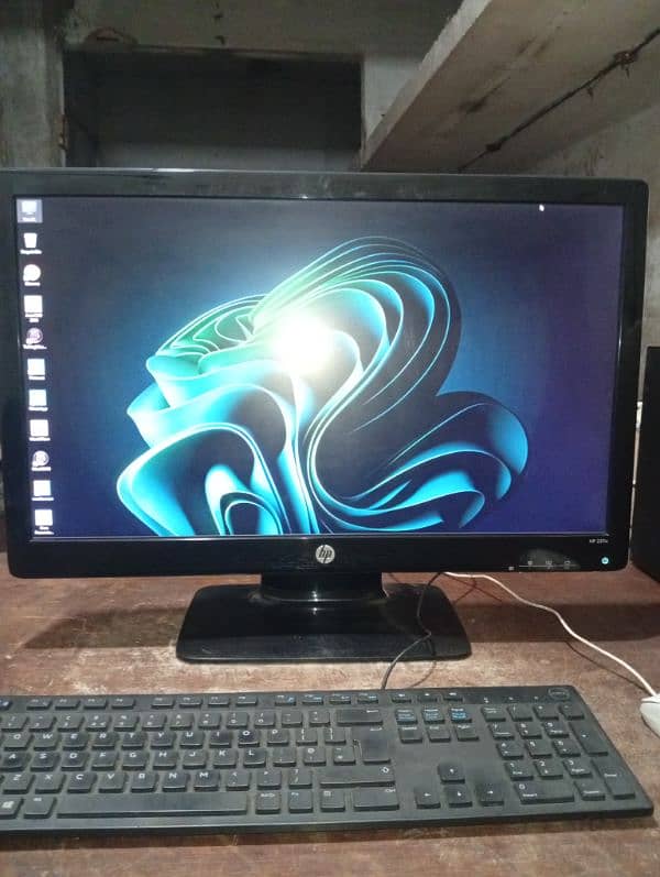 23 inch LCD with core i3 3rd generation desktop pc 1