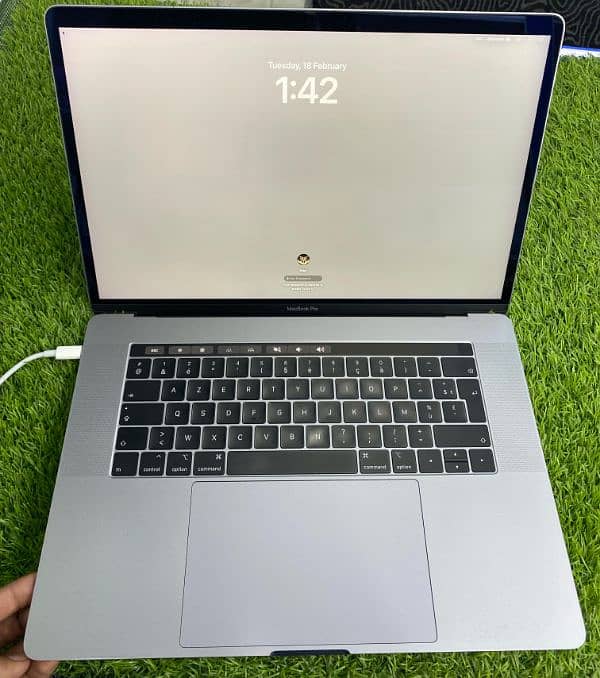 MACBOOK PRO 2019 (CORE i9)(16/512) 1