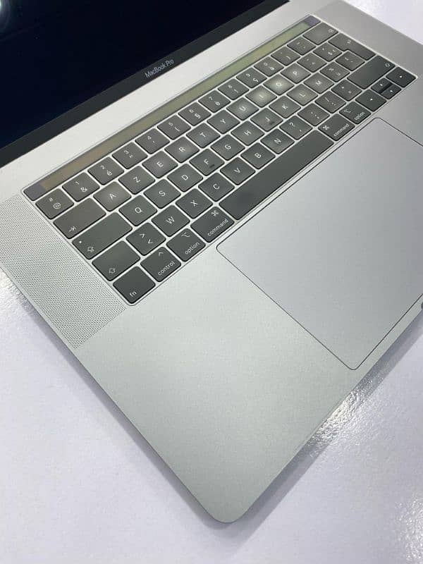 MACBOOK PRO 2019 (CORE i9)(16/512) 3