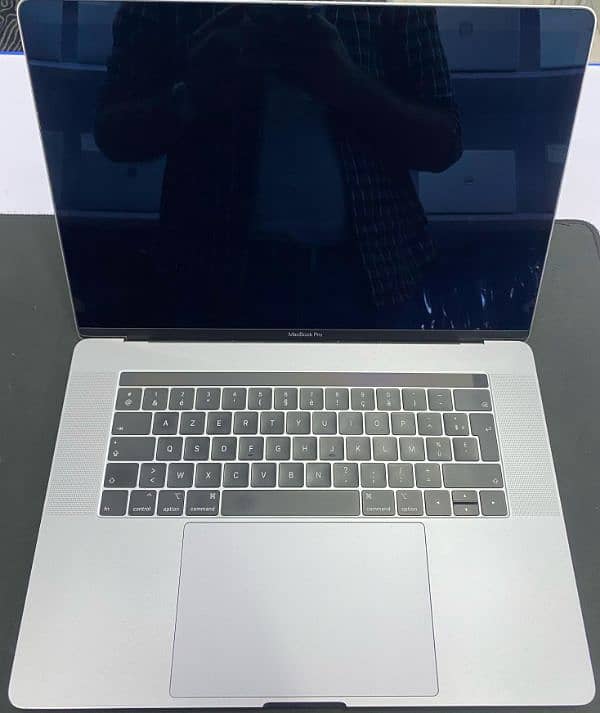 MACBOOK PRO 2019 (CORE i9)(16/512) 4