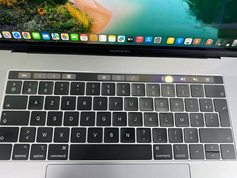 MACBOOK PRO 2019 (CORE i9)(16/512) 7