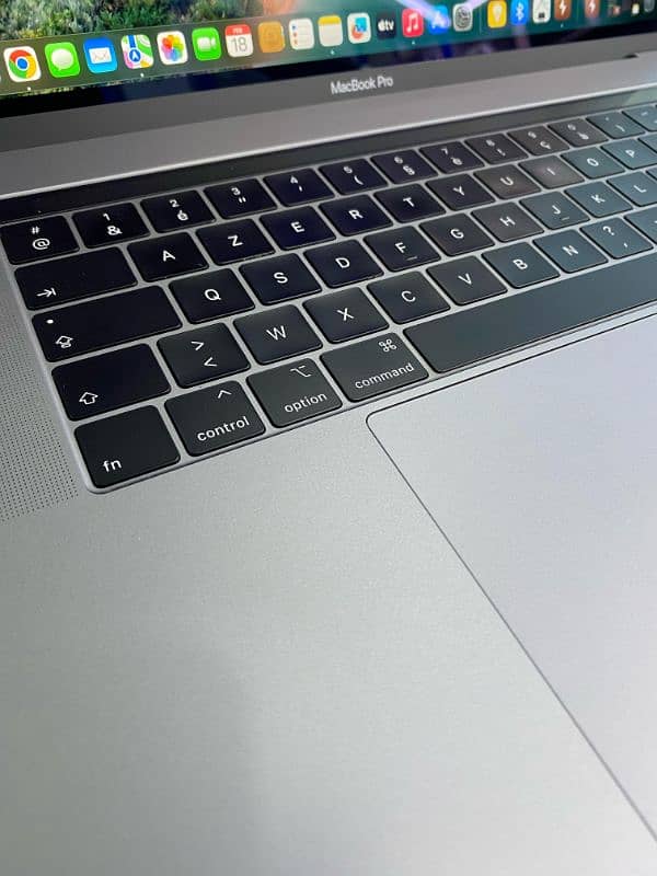 MACBOOK PRO 2019 (CORE i9)(16/512) 10