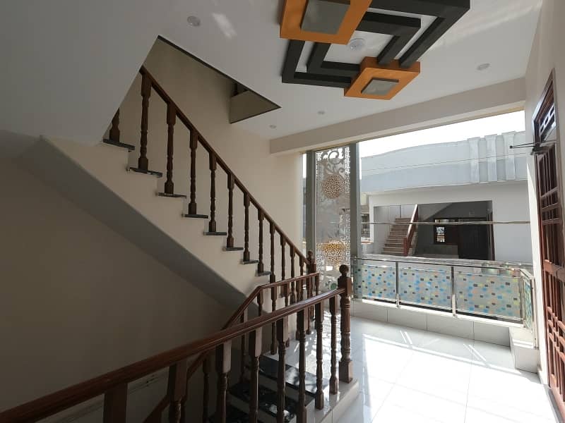 Prime Location In Saadi Town - Block 5 120 Square Yards House For sale 15