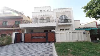 House For sale In Rs. 180000000