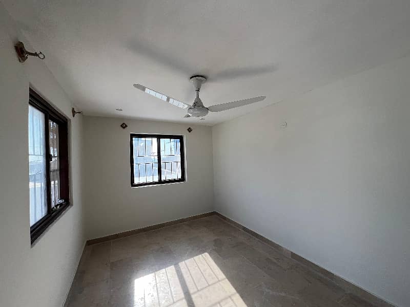 Perfect 2800 Square Feet Upper Portion In I-8 For rent 8