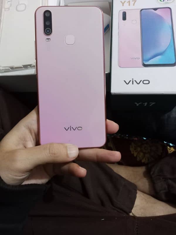 Vivo Y17 4