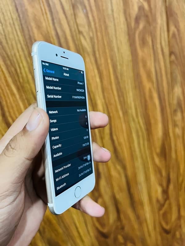 iphone 7 128GB sim working 4