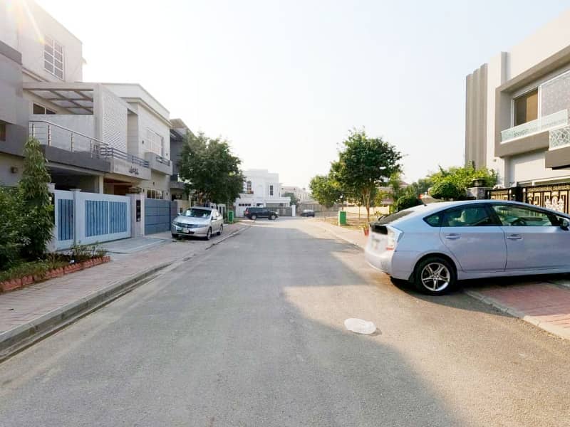 Bahria Town - Nargis Block House For sale Sized 10 Marla 1