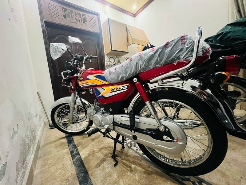 Honda CD 70 – Brand New – Only 10KM Driven! 1