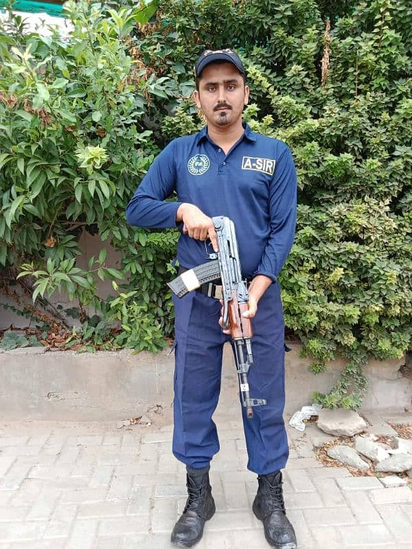 SECURITY GUARDS SERVICES 1