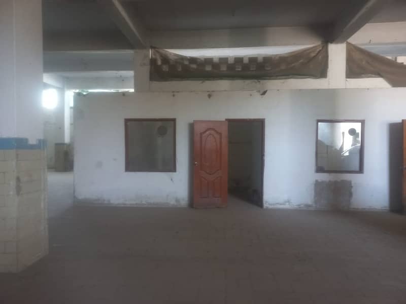 In Korangi - Sector 7/A Warehouse For rent Sized 1200 Square Yards 1