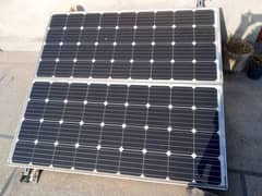 2 solor panels with stand