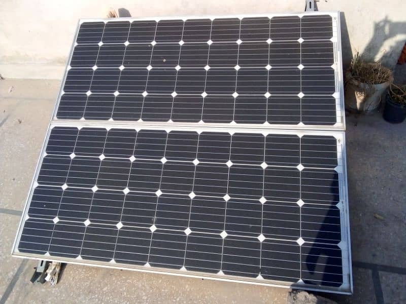 2 solor panels with stand 0