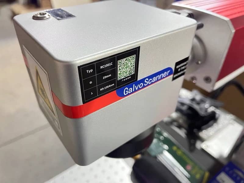 30 watt Fiber Laser Marking machine for metal and plastic MAX Laser 2