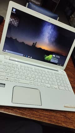 Toshiba laptop i 3 4grn 8gb ram ddr4 120ssd