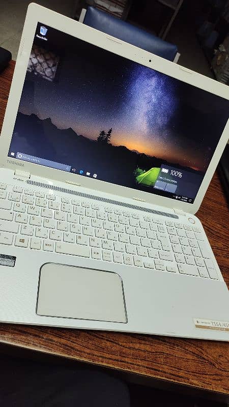 Toshiba laptop i 3 4grn 8gb ram ddr4 120ssd 0