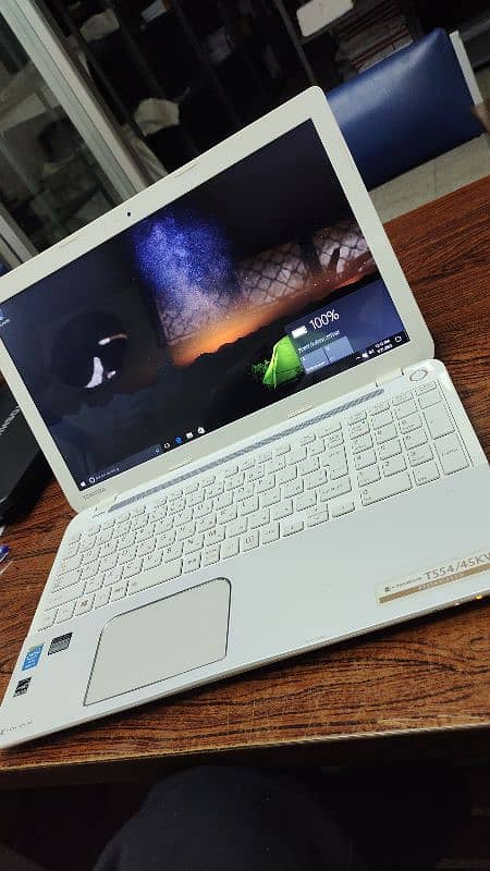 Toshiba laptop i 3 4grn 8gb ram ddr4 120ssd 2