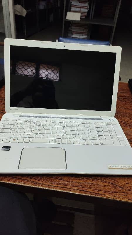 Toshiba laptop i 3 4grn 8gb ram ddr4 120ssd 9