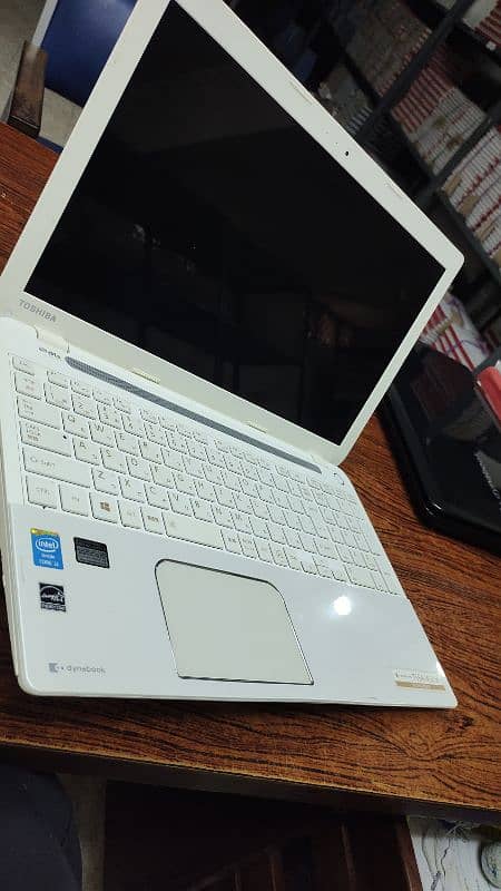 Toshiba laptop i 3 4grn 8gb ram ddr4 120ssd 10