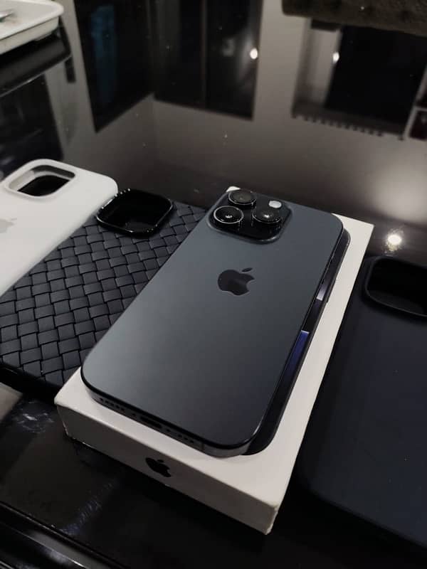 Apple iPhone 16 Pro 2