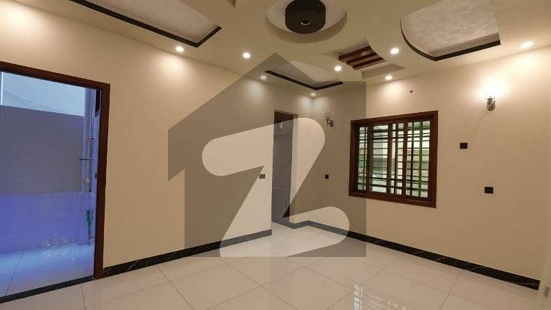 Tripple Storey 240 Square Yards House Available In Gulshan-e-Iqbal - Block 2 For sale 6