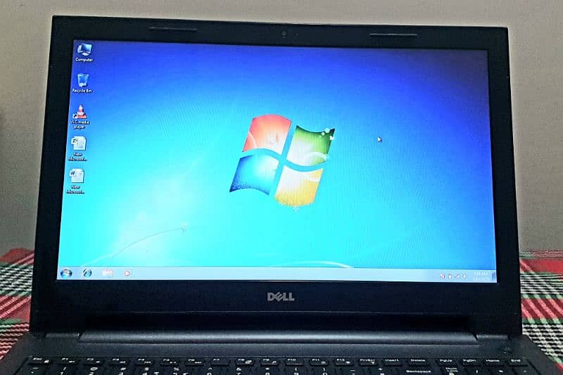 Dell Laptop / Rom 500GB and Ram 4GB / Core i3 4th Generation 0