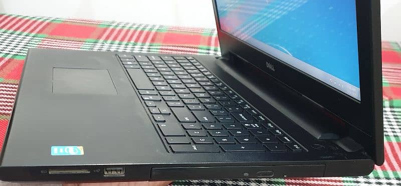 Dell Laptop / Rom 500GB and Ram 4GB / Core i3 4th Generation 3